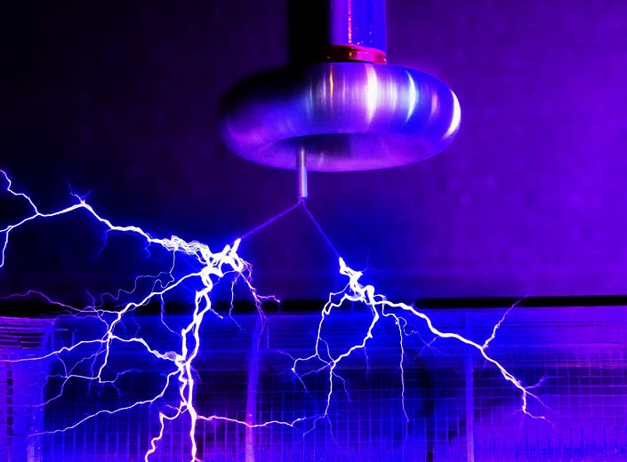 A Tesla coil shoots bolts of electricity.